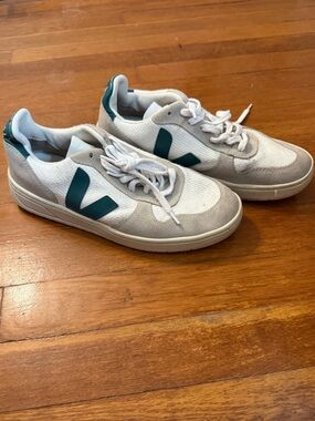 Veja Women’s White and Green